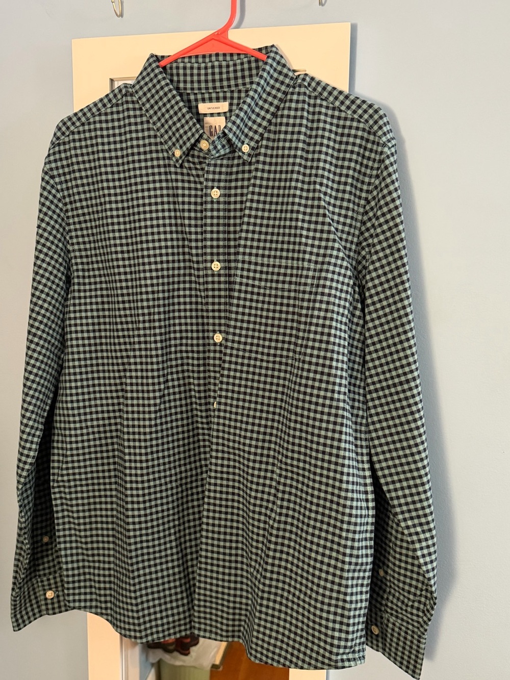 GAP Untucked Style Men’s Green/Teal Checkered Button-Down Shirt - Size: L